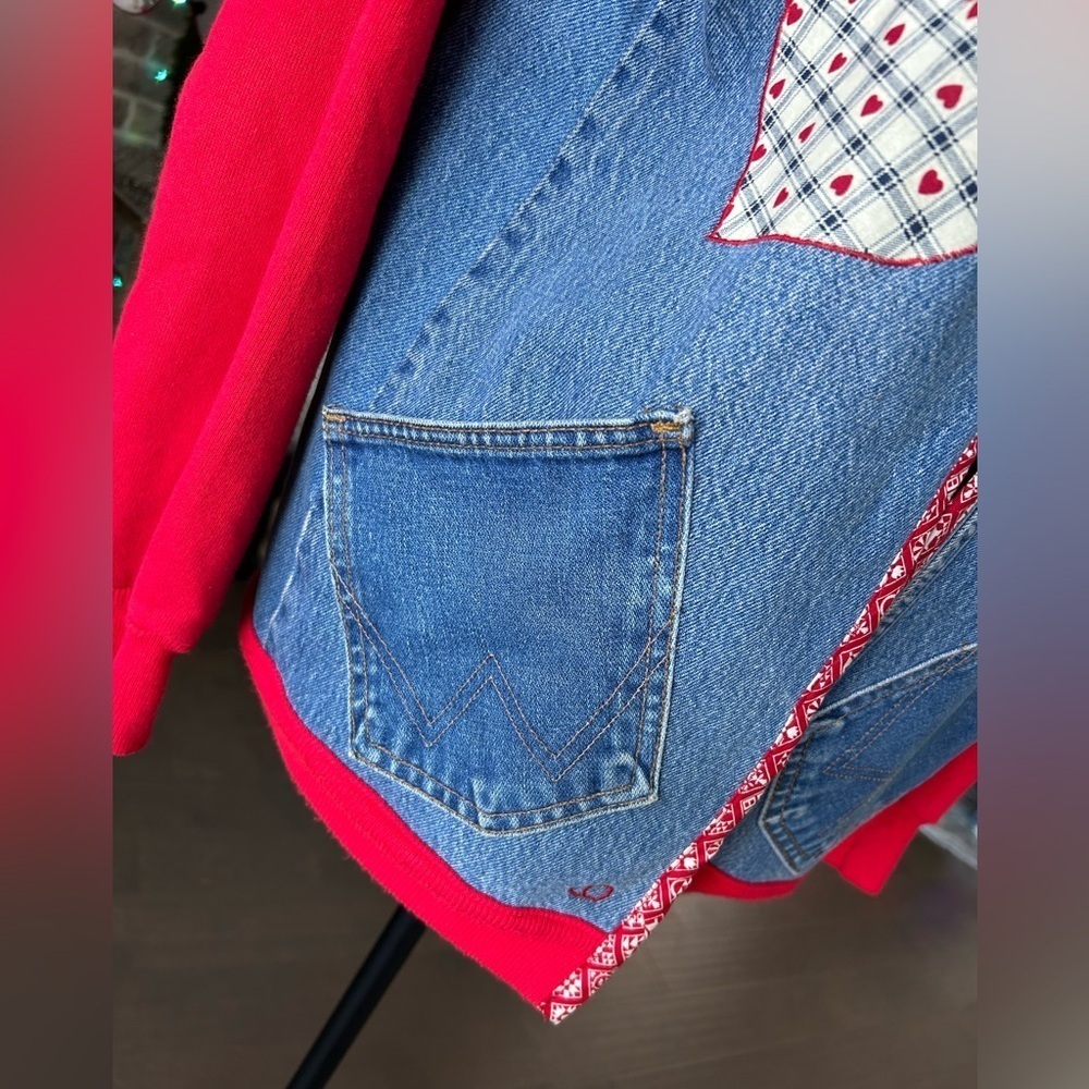 Upcycled Handmade Denim Jacket Wrangler x Jerzees Women's XL Patchwork Dog - Picture 4 of 13